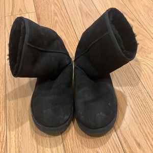 Ugg Short Classic Boots in Black